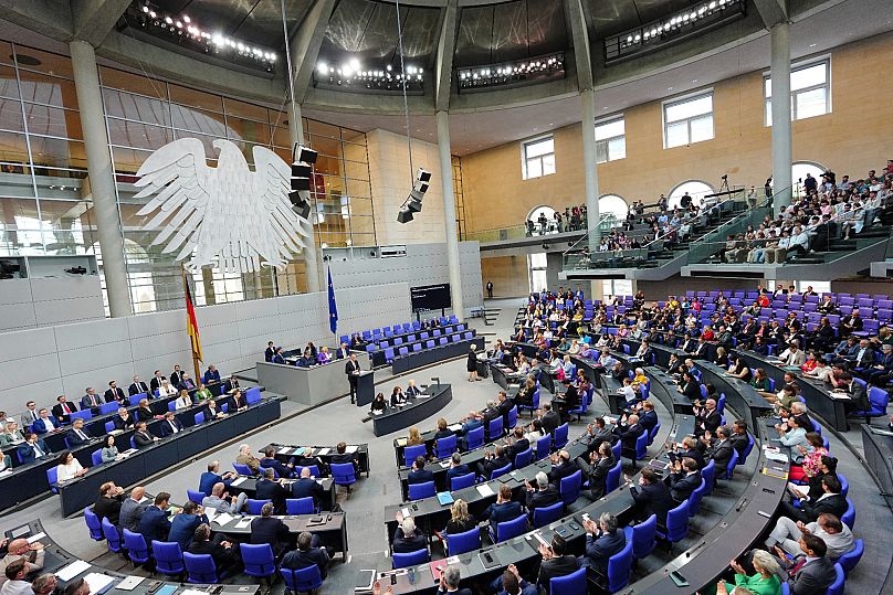 Kanclerz Niemiec Friedrich Merz wygłasza oświadczenie w Bundestagu w Berlinie, 24 czerwca 2025 r.
