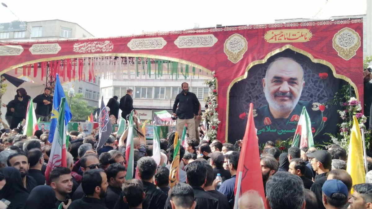 إيران: بدء التشييع الوطني لقادة عسكريين وعلماء نوويين قتلوا في الحرب مع إسرائيل