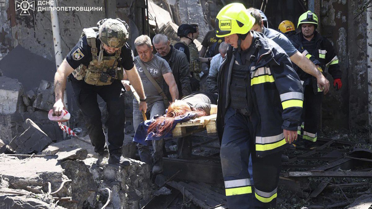 أوكرانيا.. مقتل وإصابة 16 شخصاً بهجمات روسية على مبنى سكني في أوديسا