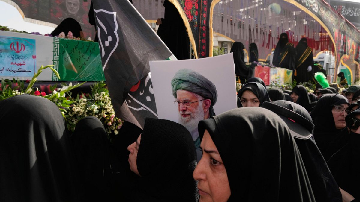 "لمحاسبة إسرائيل وأمريكا".. إيران تُطالب بضمانات للعودة إلى الحوار وترامب ينفي التواصل معها
