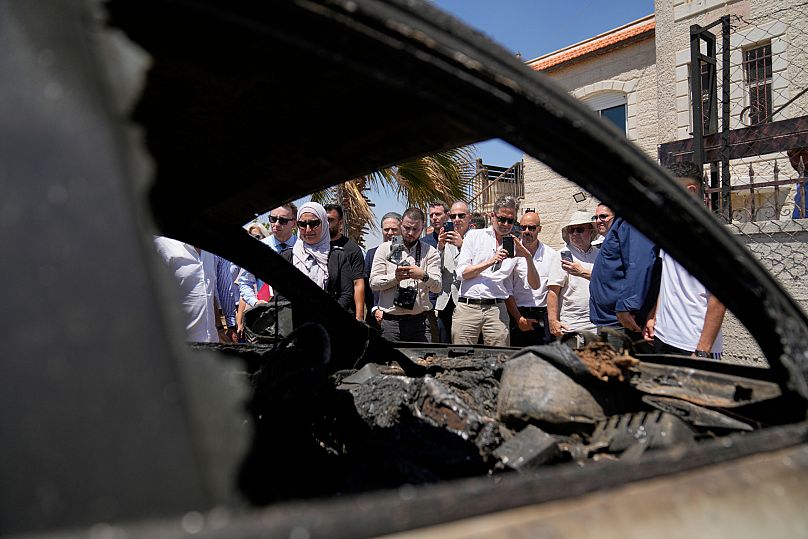 Une délégation européenne dans le village de Kafr Malik, en Cisjordanie, lundi 30 juin 2025.