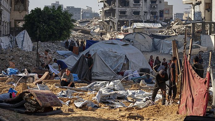 Attacco israeliano uccide almeno 34 persone in un internet café sulla spiaggia di Gaza City