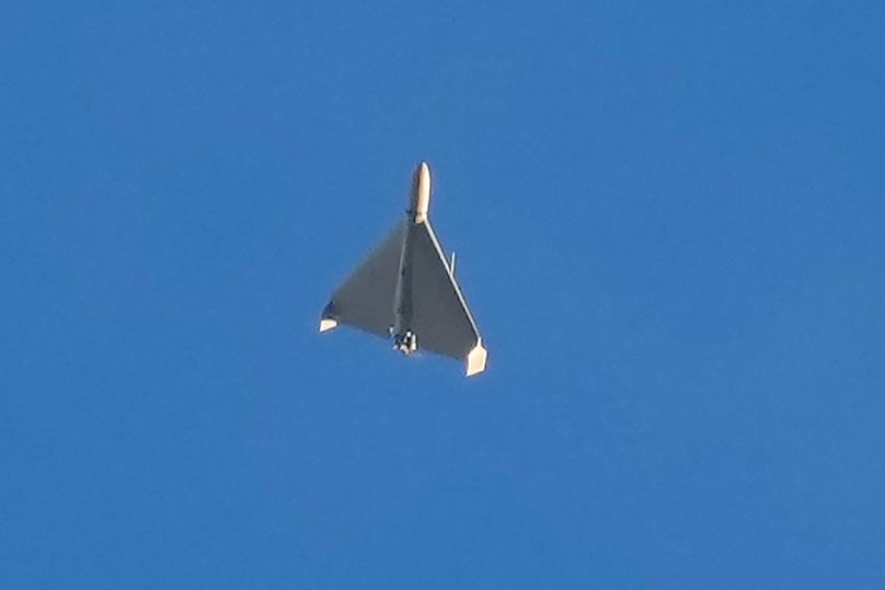 Irański dron Shahed przelatuje nad Kijowem w październiku 2022 r. 