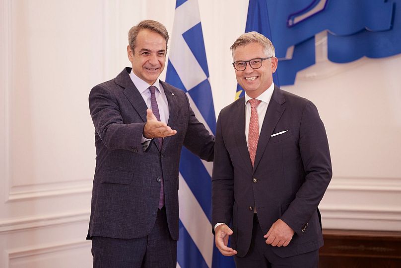 Micotákisz és Brunner jó hangulatban tárgyaltak