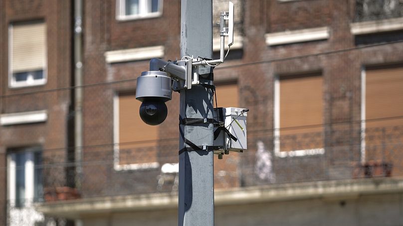 A Pride megyfigyelésére installált kamera Budapesten