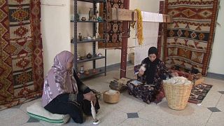Maroc : à Taznakht, les femmes ravivent l’héritage du tapis Ouaouzguit