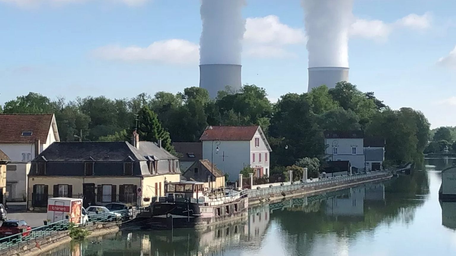 France and Switzerland have to shut down their nuclear reactors due to the heat.