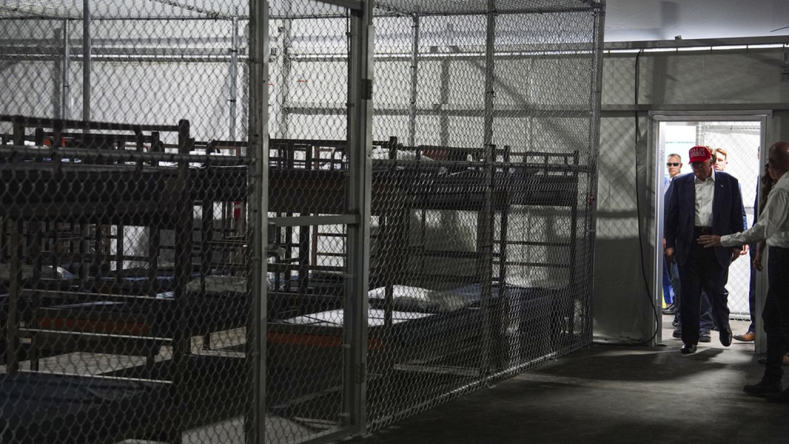 VÍDEO: Así es 'Alligator Alcatraz', la nueva cárcel de Trump para albergar  inmigrantes irregulares | Euronews