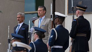 Washington suspend une partie de son aide militaire à l’Ukraine