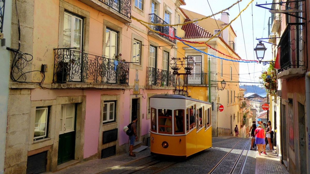 Deposit, drink, return: Lisbon is the first European capital with a citywide reusable cup scheme