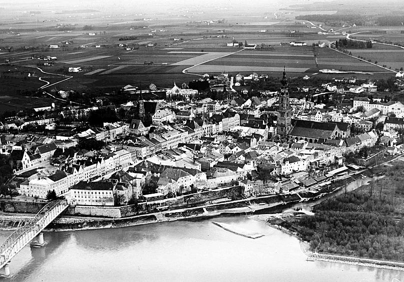 Pamje e përgjithshme e Braunau Am Inn në Austri, 12 janar 1935