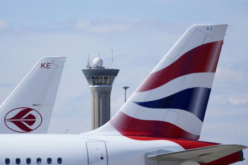 La tour de contrôle de l'aéroport Charles de Gaulle à Roissy près de Paris. 