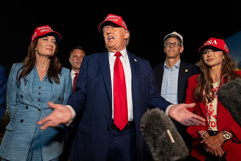 El presidente Donald Trump habla con la prensa en la Base Conjunta Andrews en Maryland, el 4 de julio de 2025.