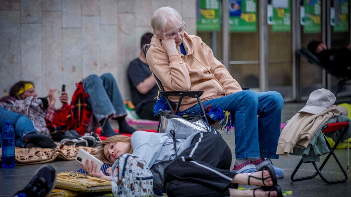 Ukrayna, Rusya'nın savaş uçağı üssünü vurdu