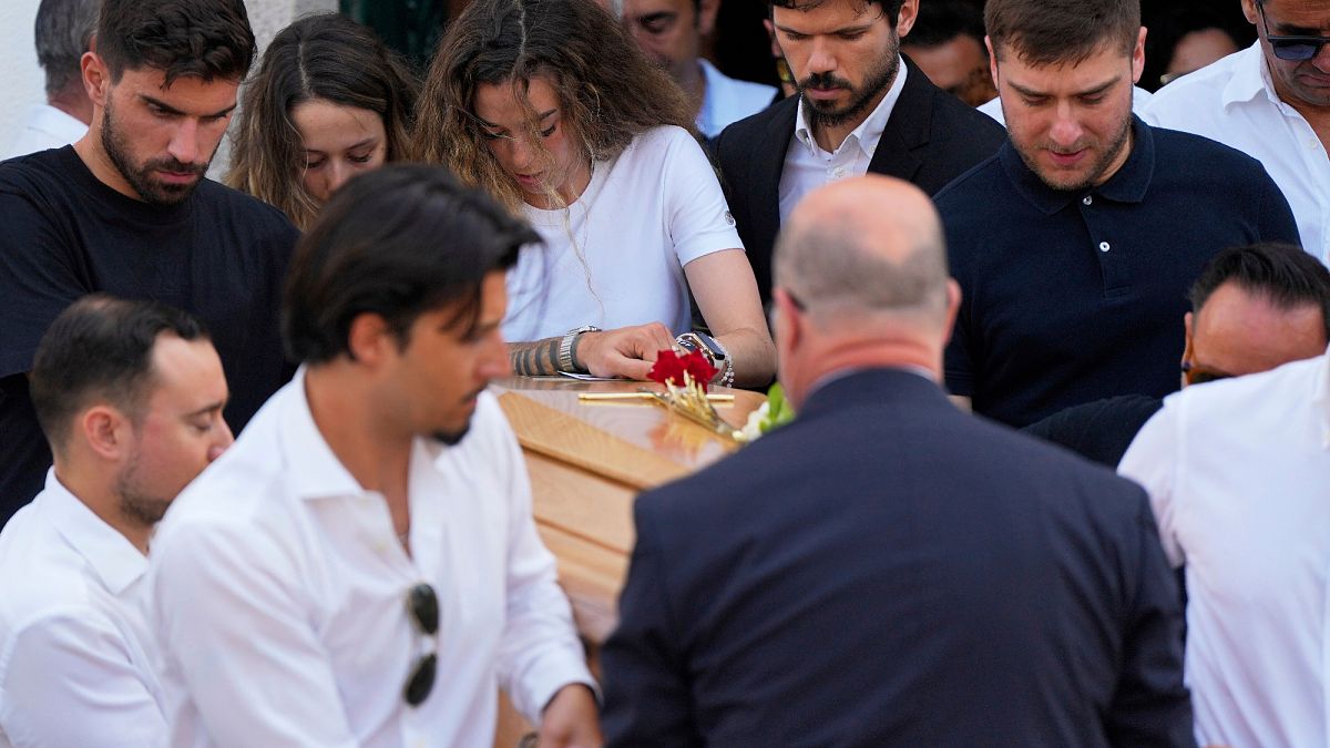 Πορτογαλία: Χιλιάδες άνθρωποι είπαν το τελευταίο αντίο στον Ντιόγκο Ζότα και τον Αντρέ Σίλβα