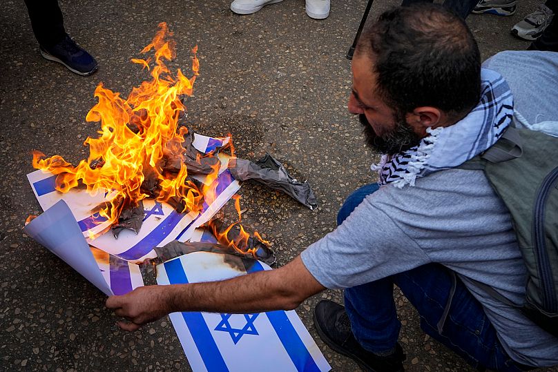 آتش زدن پرچم اسرائیل در بیروت
