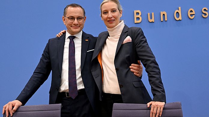 L’AfD adotta una linea più moderata per puntare al governo: stop ai toni estremi, ma le politiche restano