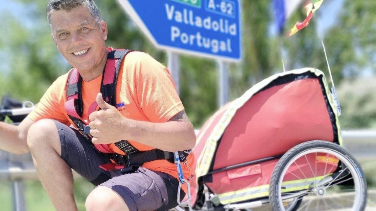 De la France à Fátima à pied avec une remorque : l'incroyable aventure d'un Franco-Portugais