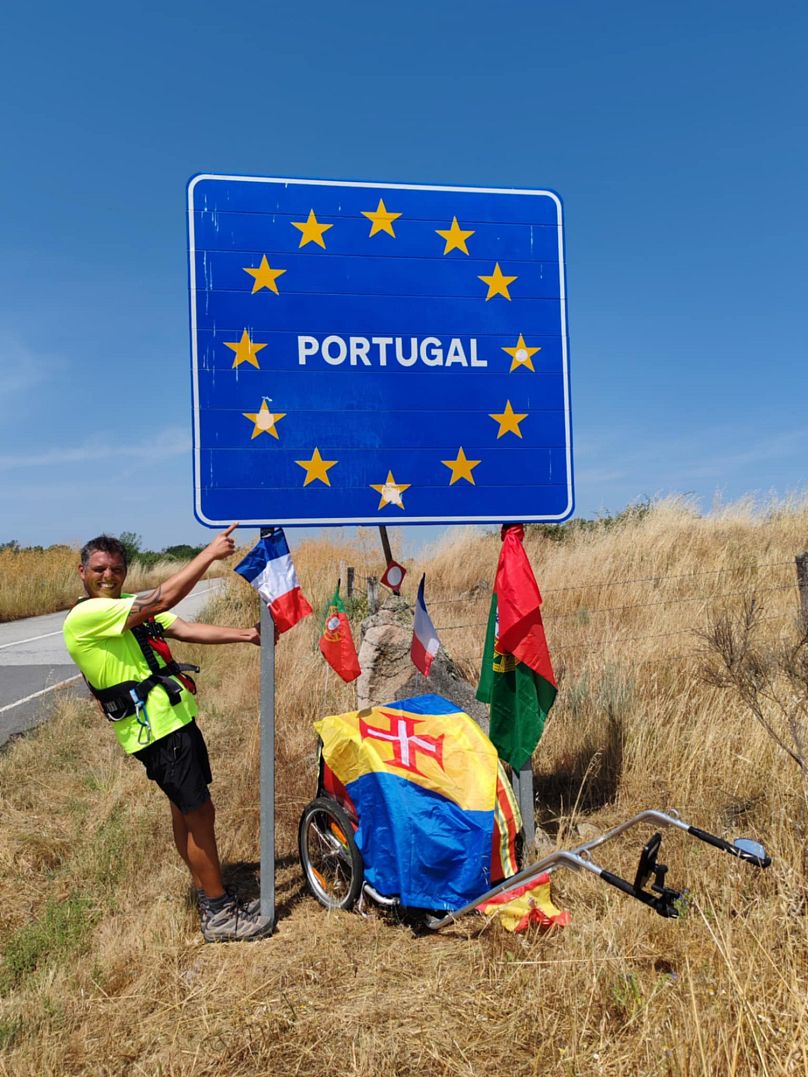 José Serge à chegada à fronteira portuguesa
