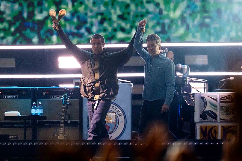 Liam and Noel back together again - 4 July 2025