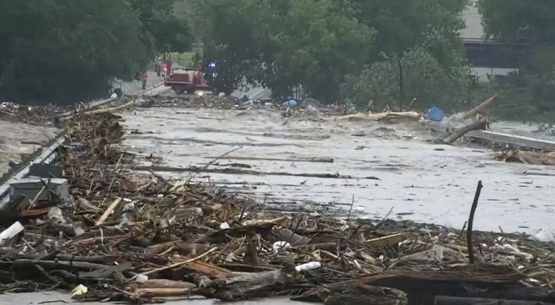 L'eau monte à la suite de graves inondations le long de la rivière Guadalupe, dans le comté de Kerr, au Texas, le vendredi 4 juillet 2025.