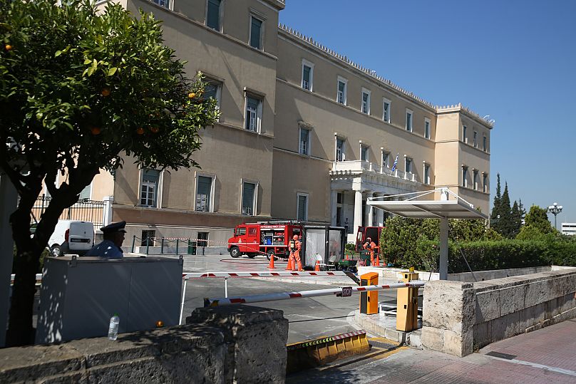 Επιχείρηση έξω από την ελληνική Βουλή