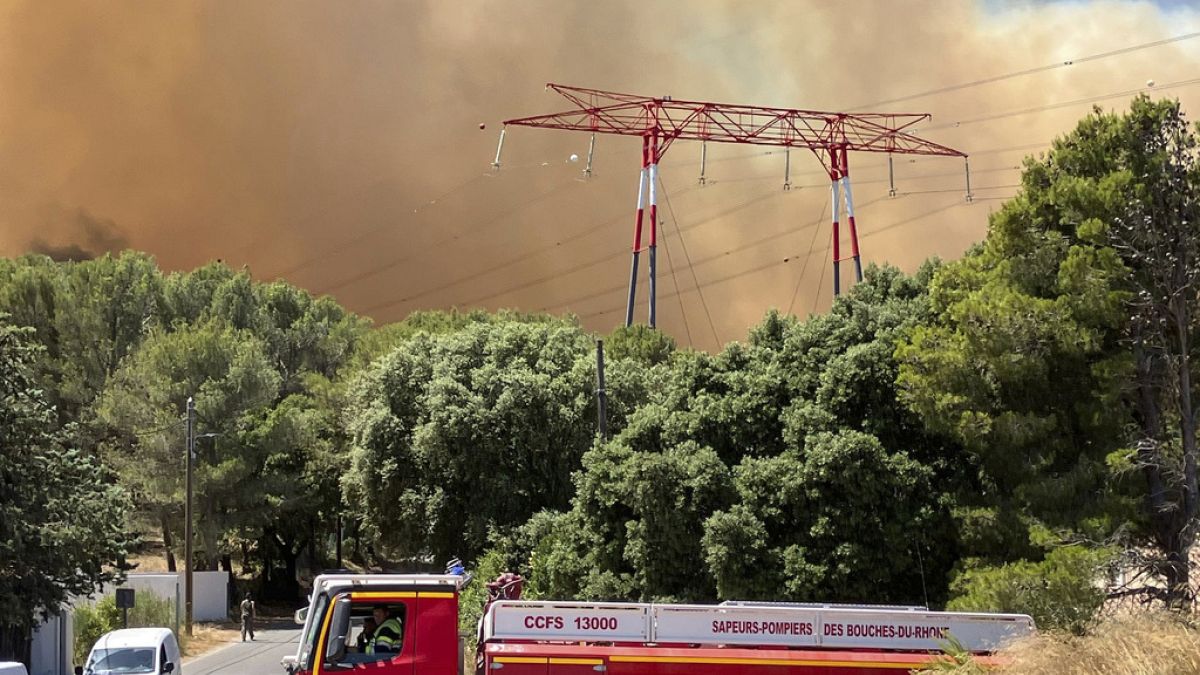 Γαλλία: Μεγάλη φωτιά στη Μασσαλία