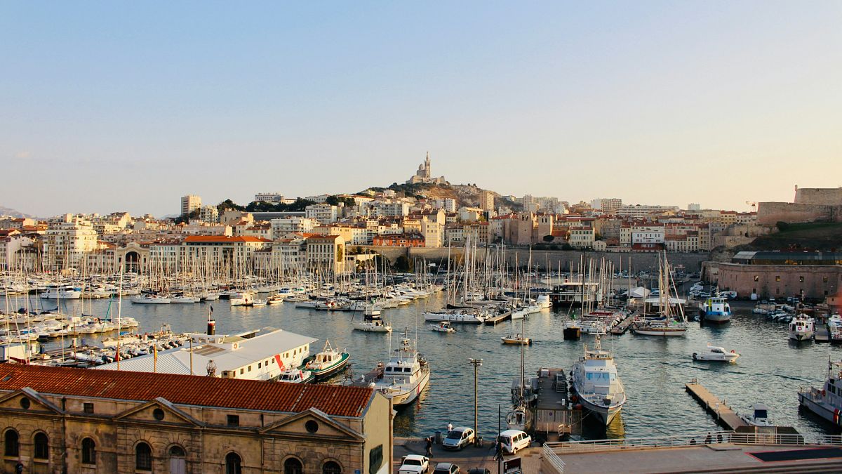 Raging wildfires in south of France suspend Marseille flights