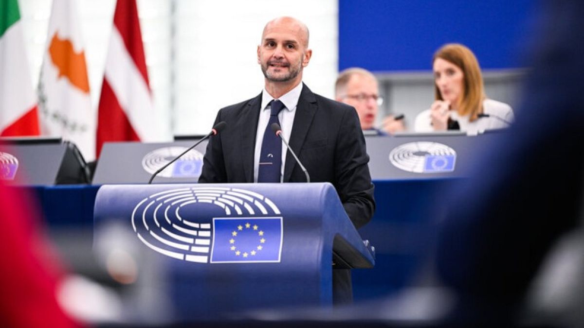 Πώς η ψήφος εμπιστοσύνης της φον ντερ Λάιεν δίχασε τους Συντηρητικούς στο Κοινοβούλιο