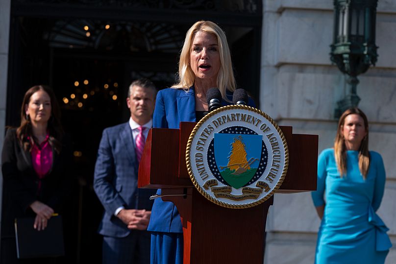 La procureure générale des États-Unis Pam Bondi s'exprime à propos du plan d'action national de sécurité agricole de l'USDA à Washington, le mardi 8 juillet 2025
