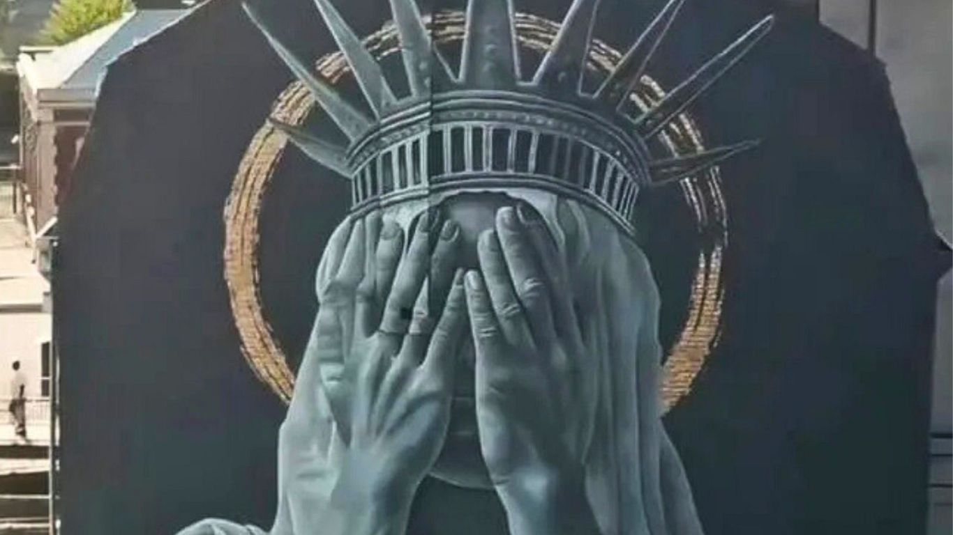AS VOICES IN THE EU PARLIAMENT CALL FOR THE FRENCH STATUE OF LIBERTY TO BE RETURNED FROM USA, A NEW PORTRAIT OF THE FAMOUS LADY GOES VIRAL 🗽