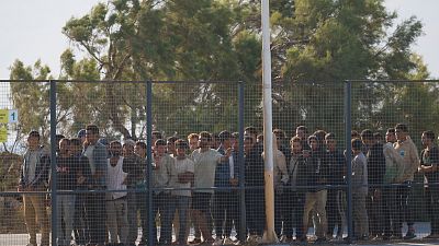 More migrants arrive as Greece suspends asylum applications