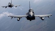 فایل: جت های جنگنده نظامی Eurofighter Typhoon نیروی هوایی ایتالیا شرکت کننده در مأموریت پلیس هوایی بالتیک ناتو در حریم هوایی لیتوانی فعالیت می کنند، 12 سپتامبر 2023