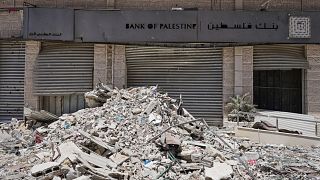 Gaza : les réparateurs de "vieux billets" gagnent en popularité