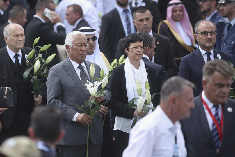 Presidente do Conselho Europeu, António Costa e a Comissária para o alargamento da Comissão Europeia, Marta Kos, no Centro Memorial em Potocari, Bósnia, 11 de julho 2025