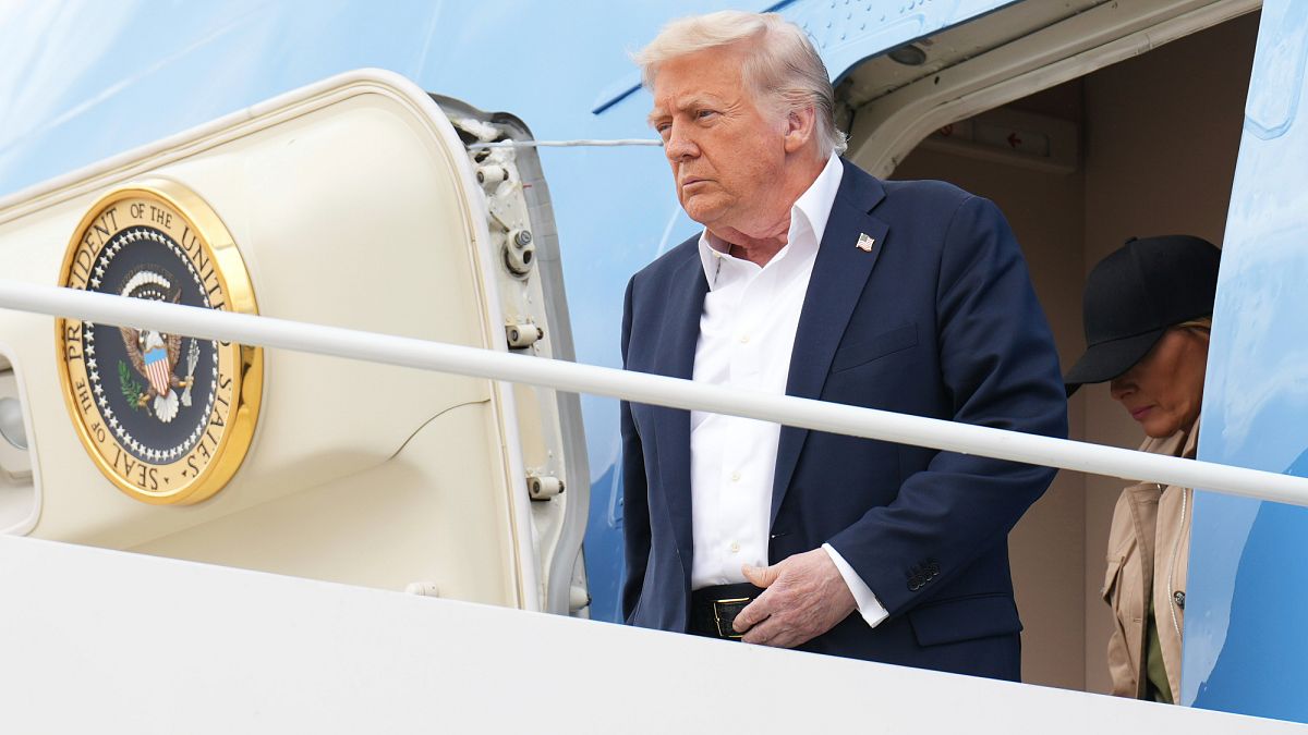 Donald Trump annonce des droits de douane de 30 % contre l'UE, qui espère encore un accord