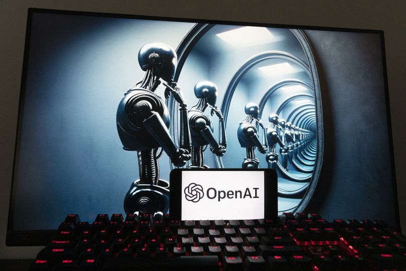 شعار "open AI" يظهر على شاشة هاتف، وخلفه صورة تم إنشاؤها بواسطة نموذج DALLE من "تشات جي بي تي"، في بوسطن، 8 ديسمبر 2023.