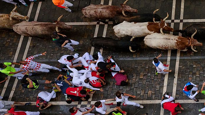 Spagna: donne alla corsa dei tori di Pamplona, sempre più presenti nonostante i rischi