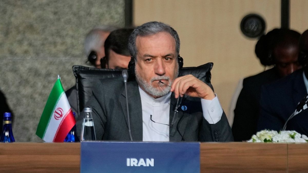 طهران تستبعد محادثات قريبة مع واشنطن.. وعراقجي يسخر من نتنياهو: "أي صنف يُدخّن؟"