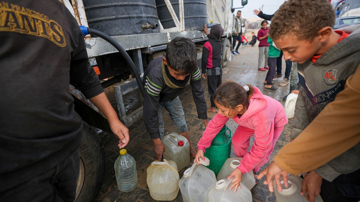الجيش الإسرائيلي: مقتل 7 أطفال فلسطينيين قرب نقطة توزيع المياه في غزة ناجم عن "خطأ تقني" في الصاروخ