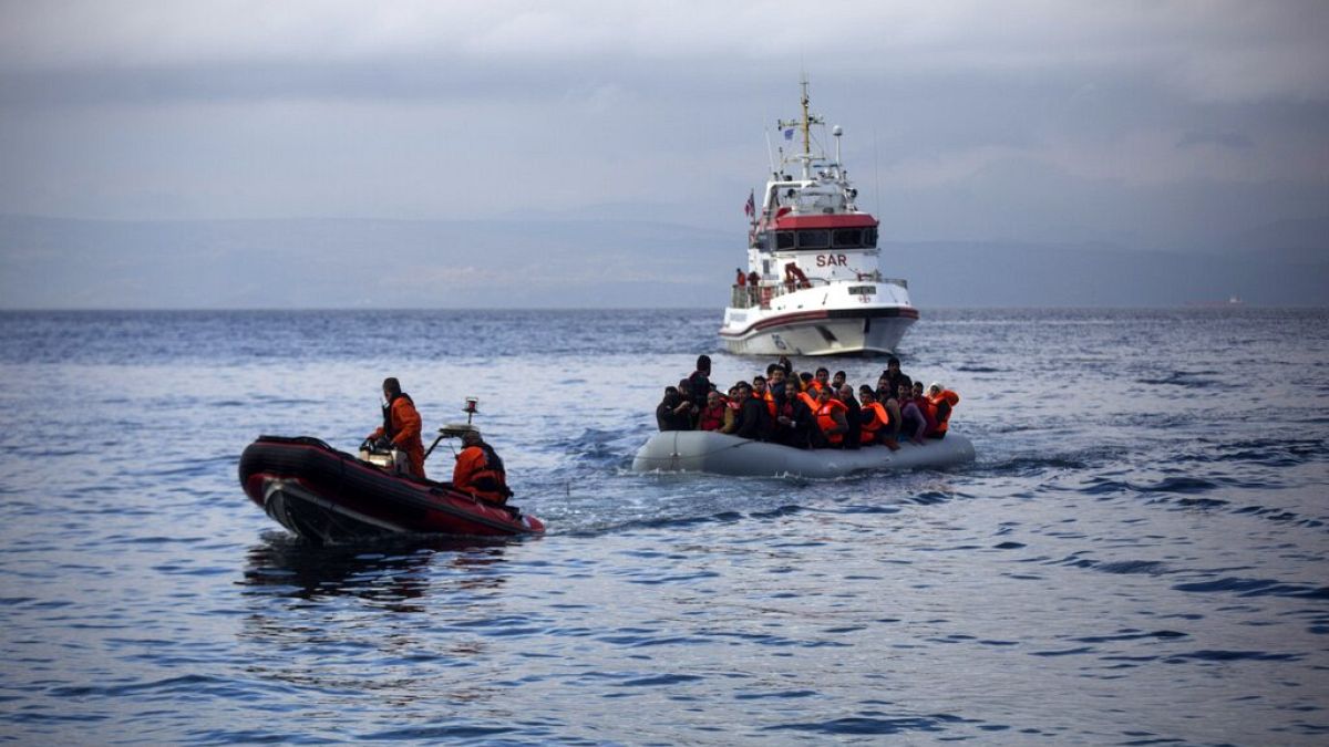 L'équipage du navire Frontex qui a coulé au large de Lesbos est sain et sauf