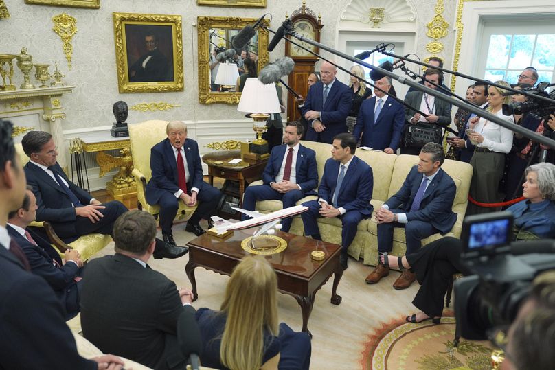 Trump legközelebbi emberei is jelen voltak a sajtótájékoztatón 