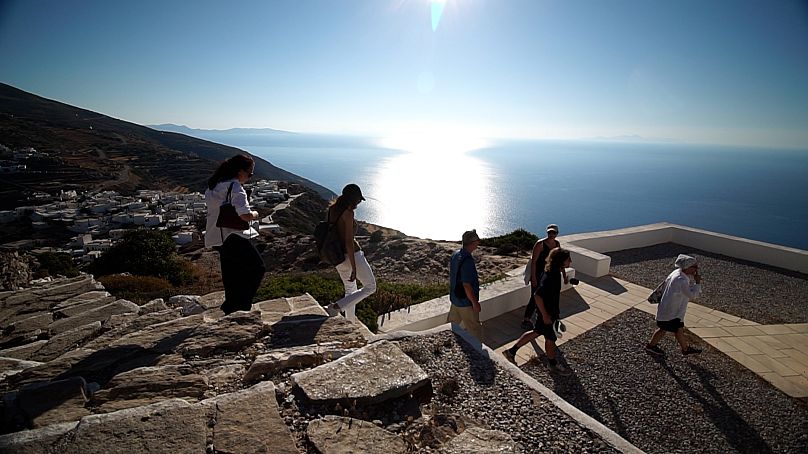 Στα μονοπάτια της Σικίνου