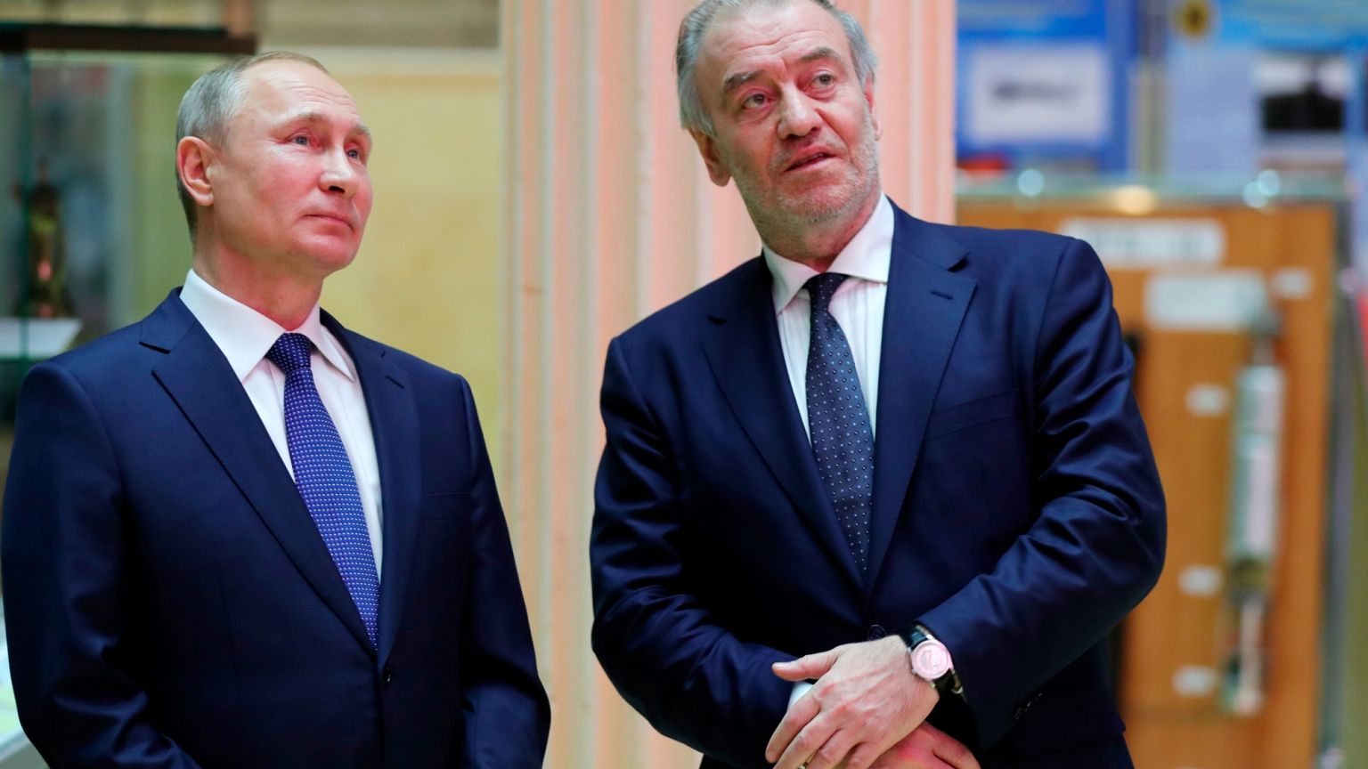 Il direttore d'orchestra russo Valery Gergiev, a capo del Teatro Bolshoi di Mosca da dicembre 2023, con il presidente russo Vladimir Putin, 30 gennaio 2018