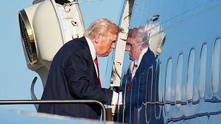 El presidente de Estados Unidos, Donald Trump, sube al Air Force One en Newark, Nueva Jersey, camino de Washington. 13 de julio de 2025