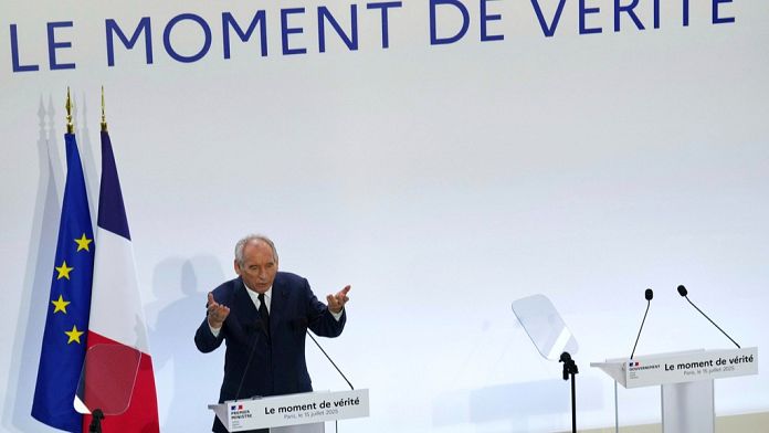 Francia, Bayrou presenta la proposta di bilancio 2026: tagli per 43,8 miliardi, aumenti per difesa