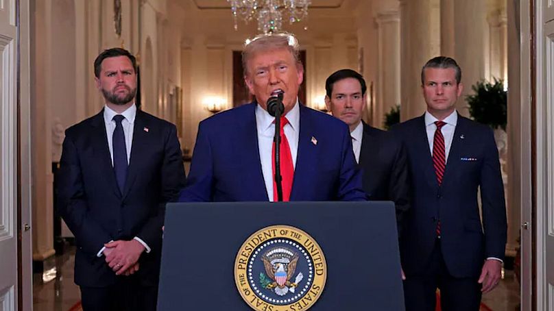 Trump és stábja bejelenti a bunkerromboló bombák bevetését Iránban