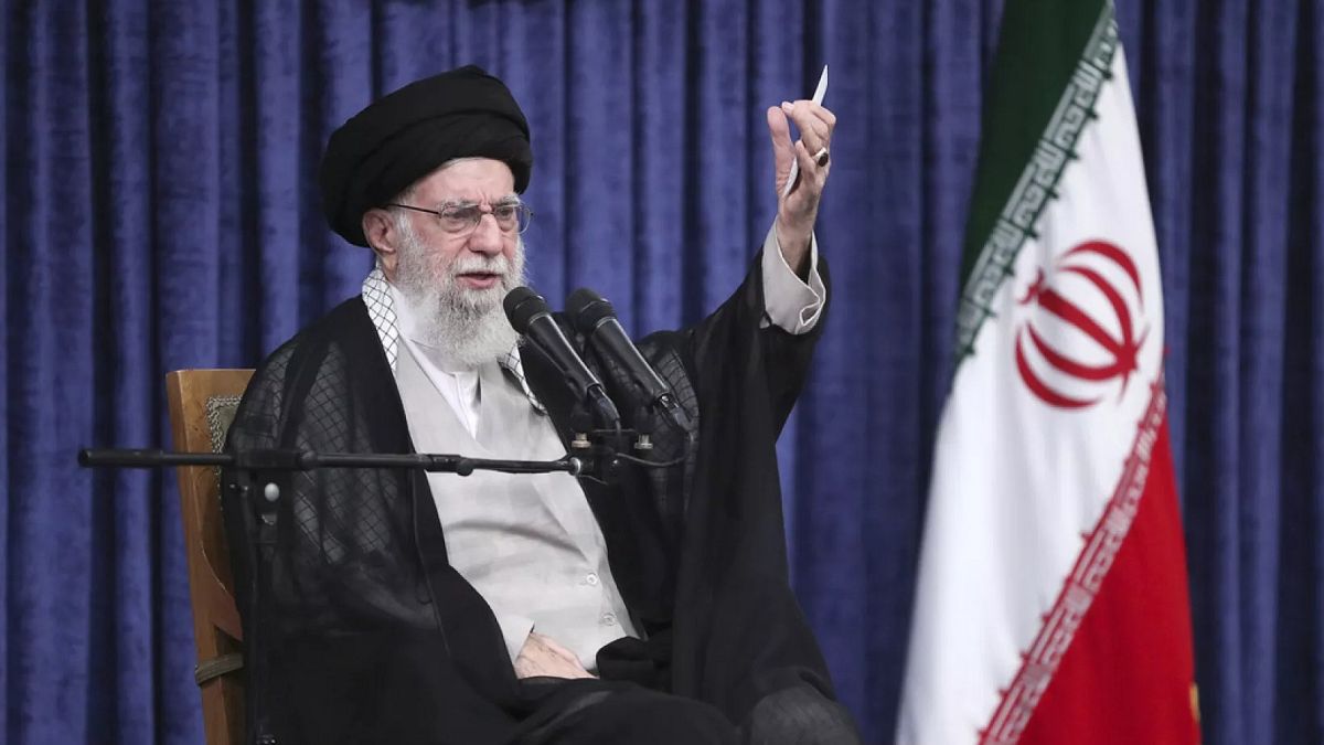 خامنئي يتّهم إسرائيل بمحاولة إسقاط النظام الإيراني عبر هجماتها الأخيرة