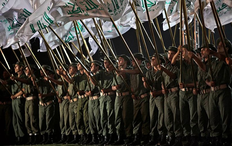 Libya askeri, Trablus dışındaki bir havaalanında Kaddafi tarafından Afrika devlet başkanları onuruna düzenlenen görkemli bir gösteride performans sergiliyor, 1 Eylül 2009.
