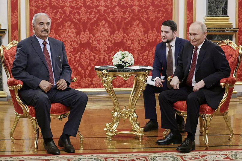 Rusya Devlet Başkanı Vladimir Putin ve Libya Ulusal Ordusu Komutanı Halife Hafter, Moskova'daki Kremlin'de bir araya geldi, 10 Mayıs 2025.